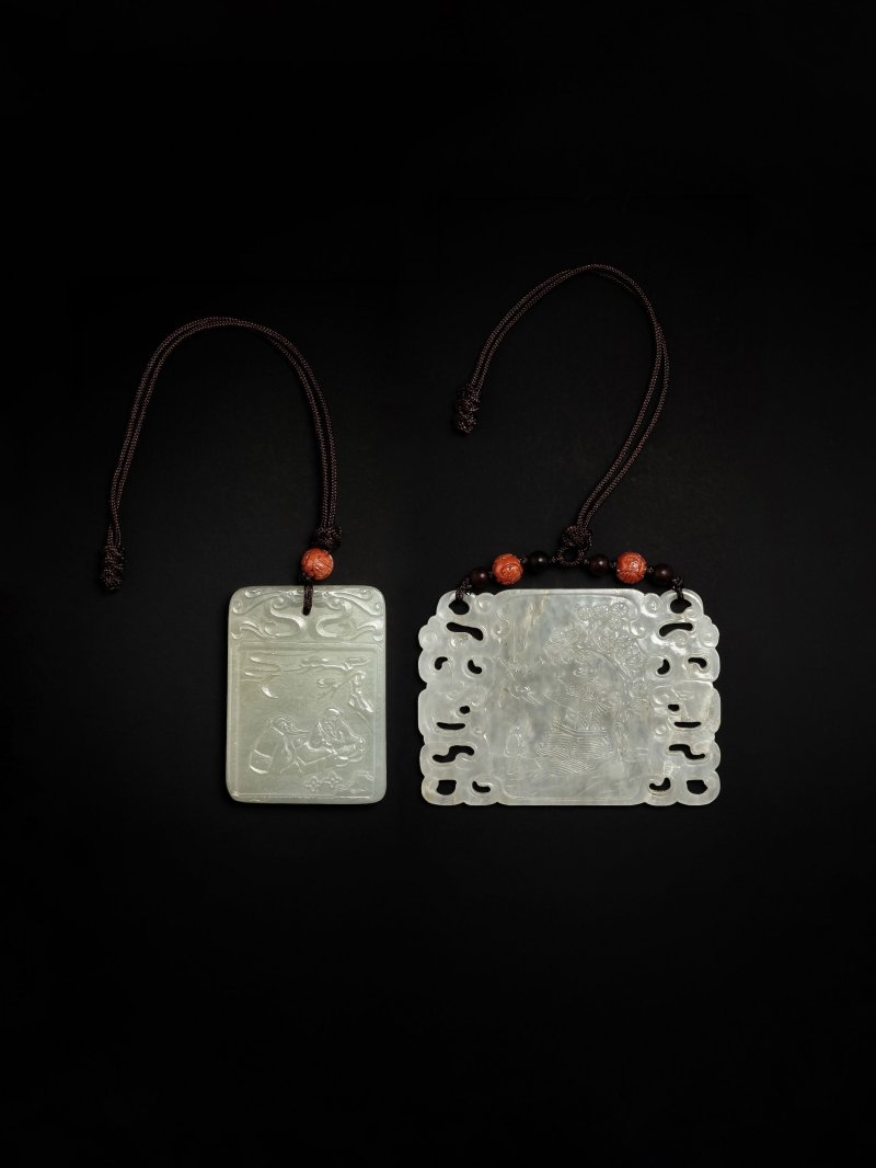 民國　白玉鶴鹿同春圖牌 及 白玉博弈圖詩文牌 | TWO WHITE JADE PENDANTS - 图3