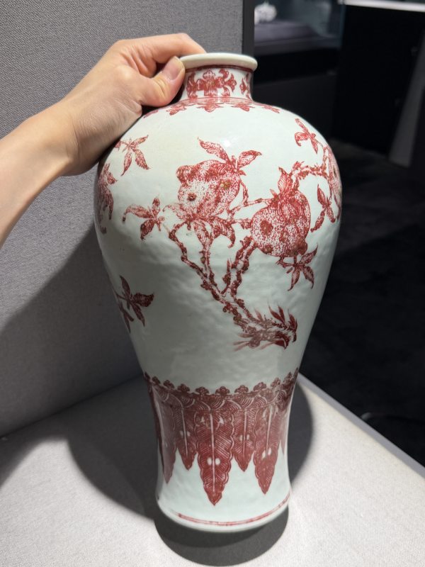 清乾隆 釉里红折枝瑞果梅瓶 - 图5