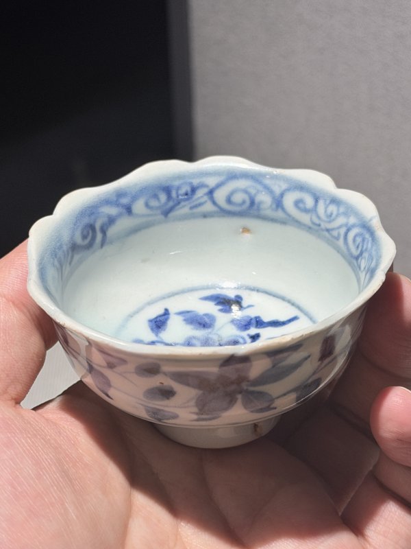元 青花荷塘鸳鸯纹菱口盘及花口杯一套 - 图12