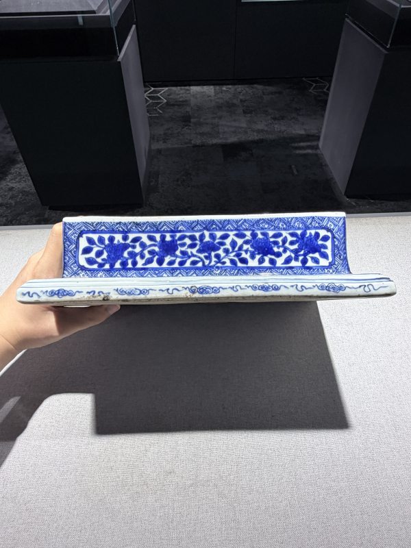 明万历 青花折枝花卉开光人物故事图长方盖盒 - 图24