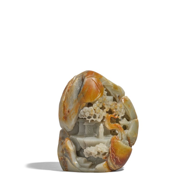 十九/二十世紀 帶皮青玉松澗閑居圖山子 | A CELADON AND RUSSET JADE 'MOUNTAIN RETREAT' BOULDER
