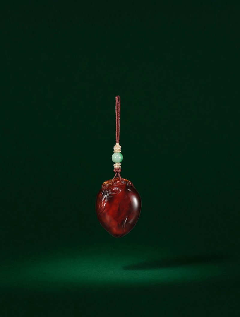 清十八/十九世紀　琥珀桃形佩 | A FINE AMBER 'PEACH' PENDANT - 图4
