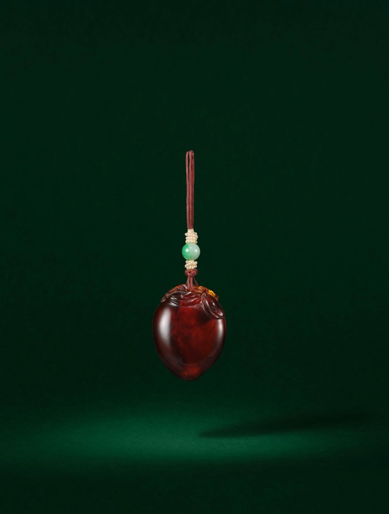 清十八/十九世紀　琥珀桃形佩 | A FINE AMBER 'PEACH' PENDANT - 图5