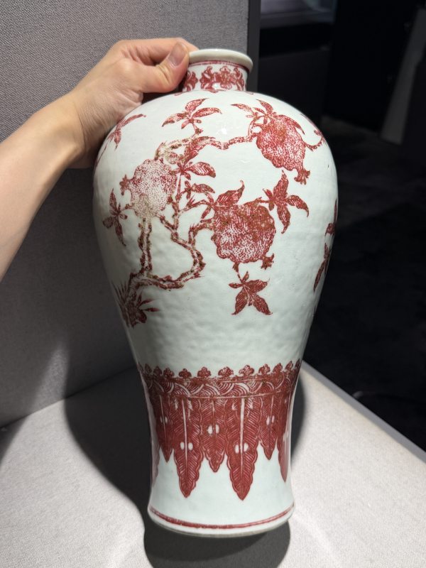清乾隆 釉里红折枝瑞果梅瓶 - 图7
