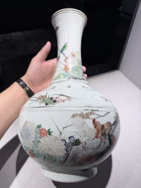 清晚期 浅绛彩大吉图赏瓶 - 图4