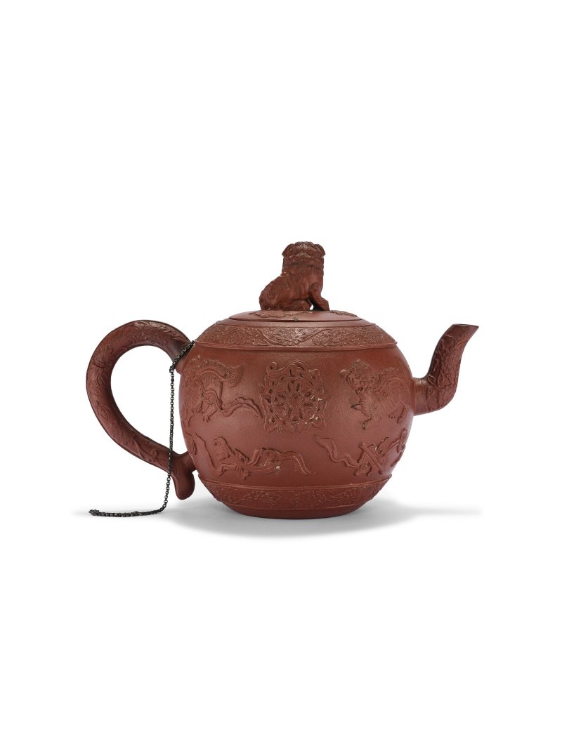 清早期　宜興朱泥佛獅戲球茶壺 | AN YIXING STONEWARE TEAPOT AND COVER - 图4