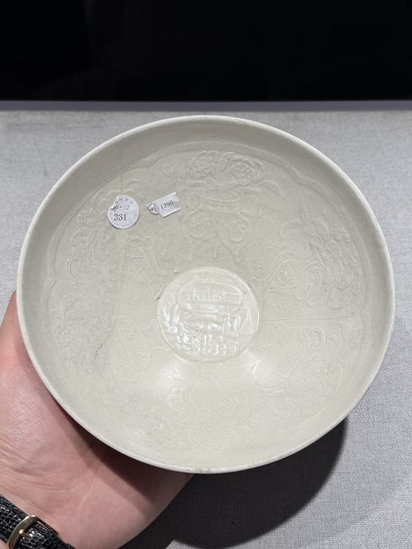 明 白釉印花碗 - 图4