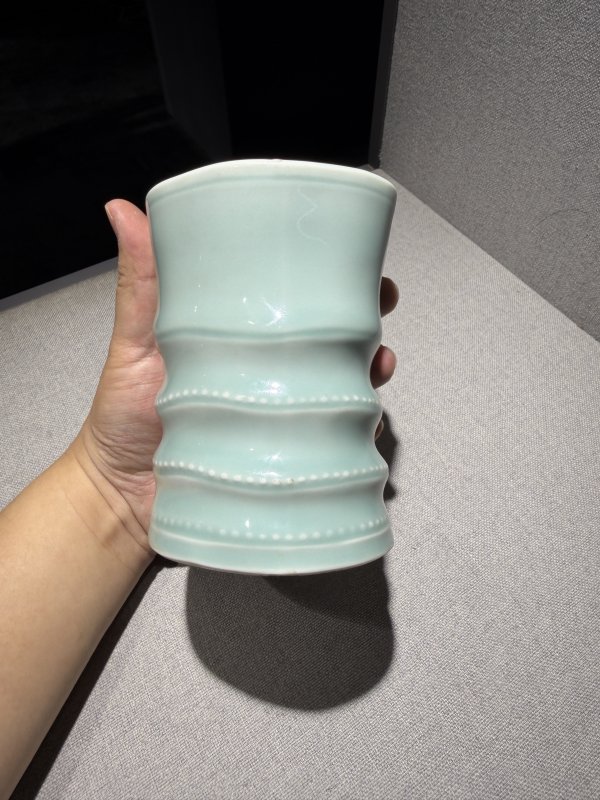 清乾隆 粉青釉随形竹节笔筒 - 图3