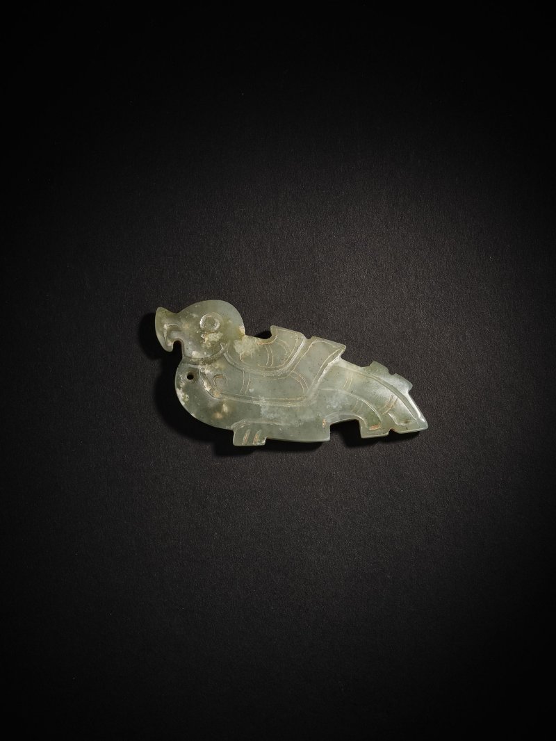 商　玉鳥形飾 | A JADE 'BIRD' PENDANT
