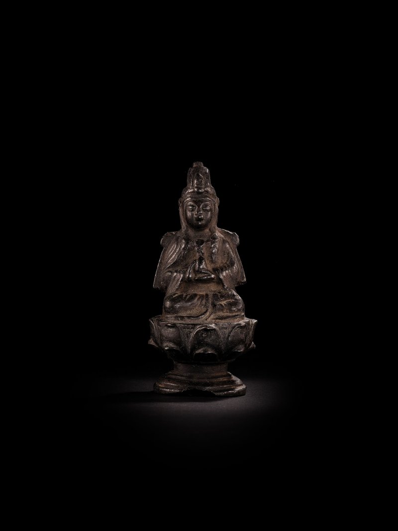 唐及更晚 銅鎏金觀音像、銅觀音坐像、銅觀音立像及銅地藏菩薩坐像 一組四件 | FOUR BRONZE AND GILT-BRONZE BUDDHIST FIGURES - 图6