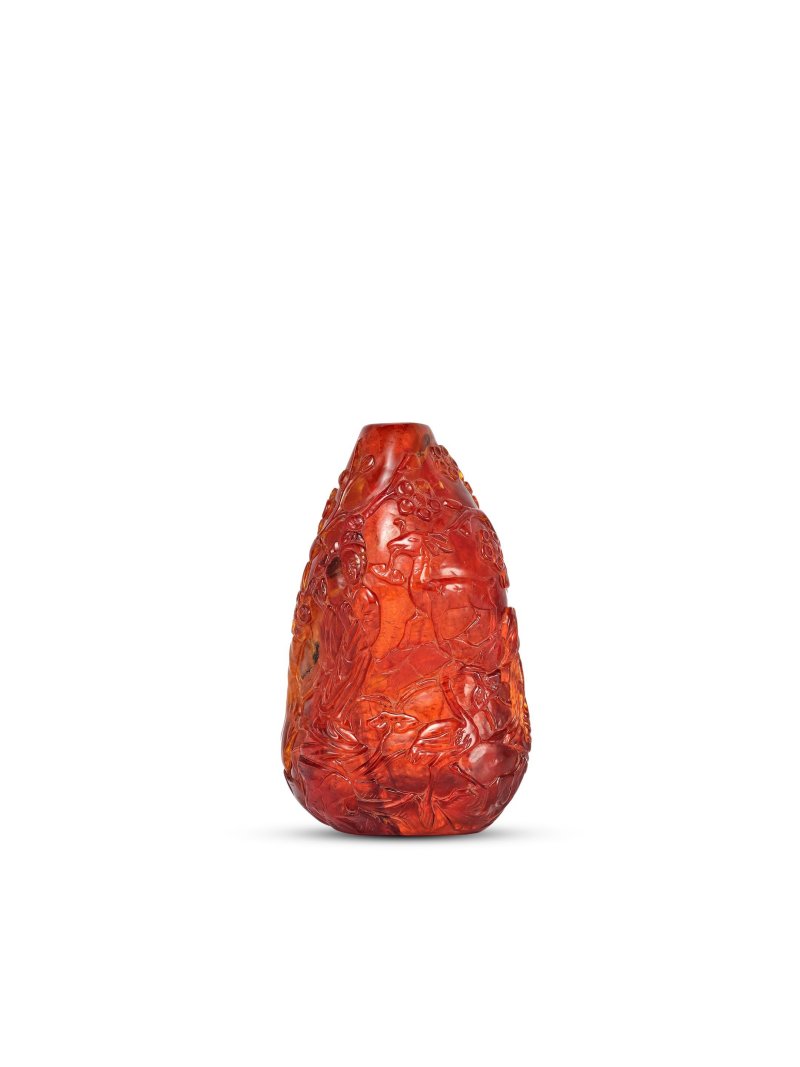 清十八/十九世紀　琥珀鹿鶴仙壽圖鼻煙壺 | A CARVED AMBER 'IMMORTALITY' SNUFF BOTTLE - 图4