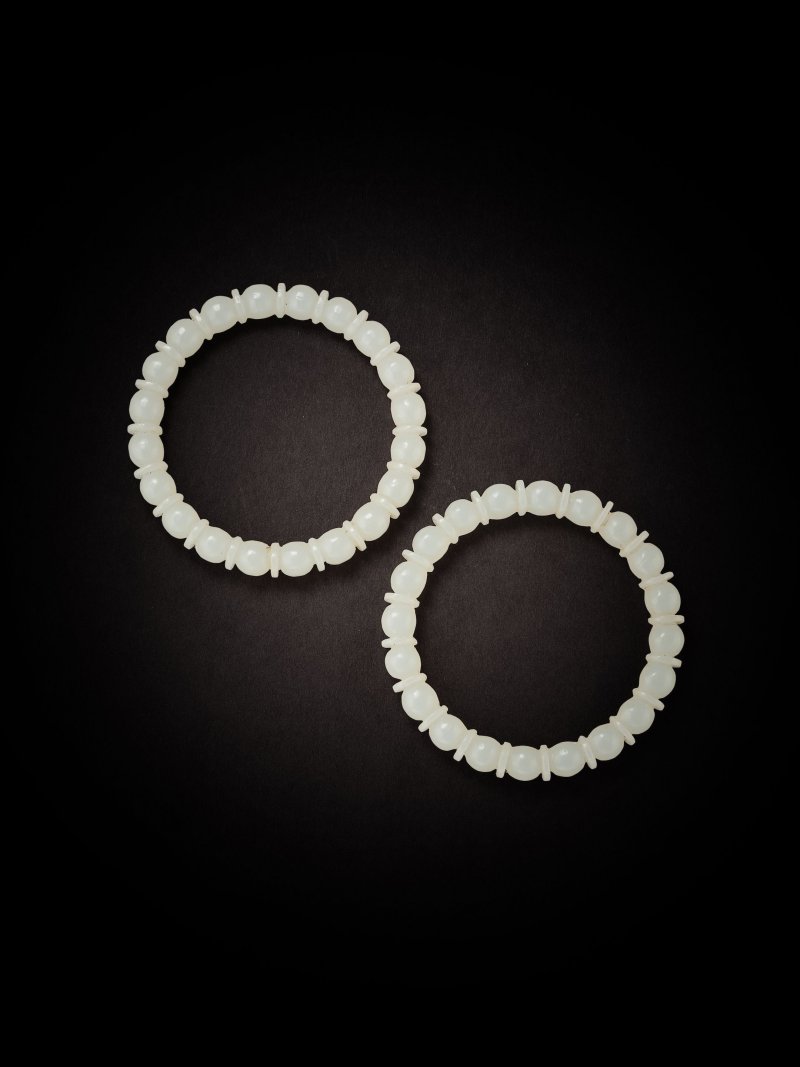 清末　白玉手鐲一對 | A PAIR OF WHITE JADE BANGLES - 图4