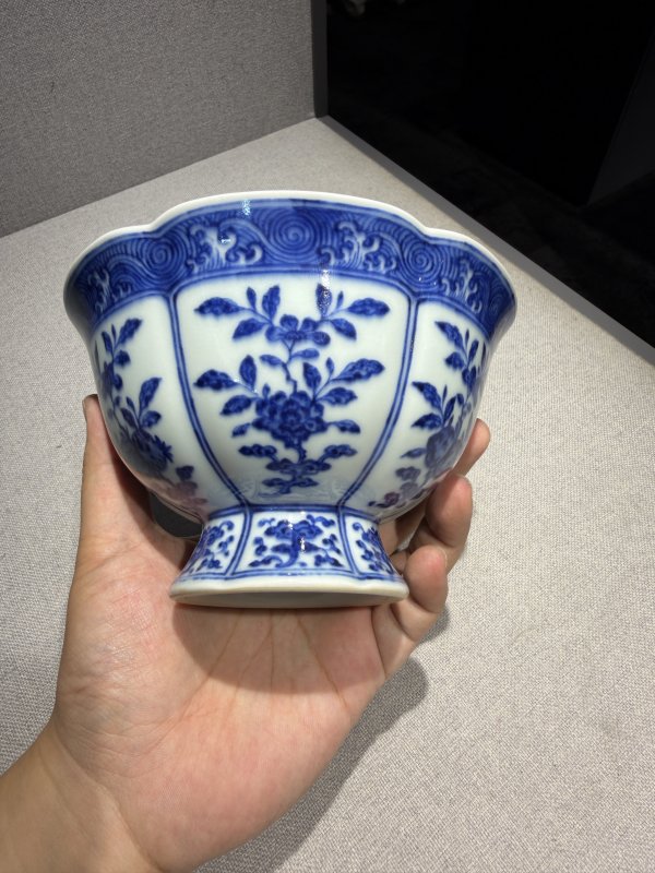 清雍正 青花折枝花卉纹花口高足碗 - 图6