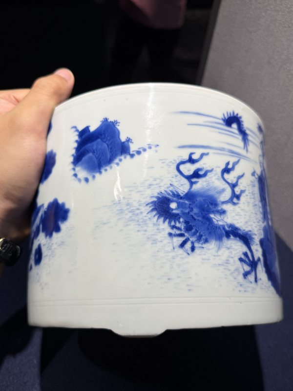 明崇祯 青花“罗汉讲经”图三足炉 - 图16