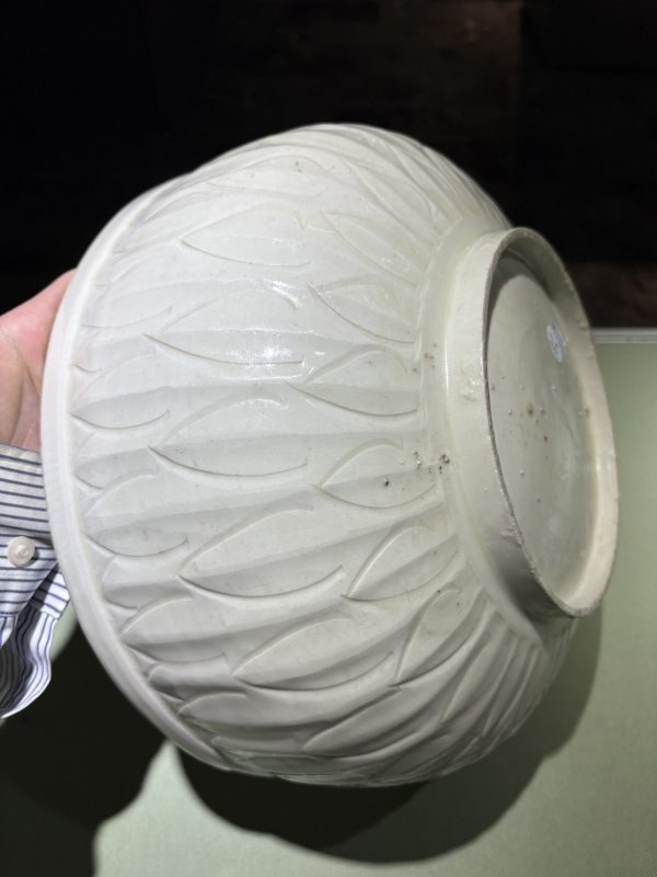 明 白瓷刻划鱼藻纹大钵 - 图8