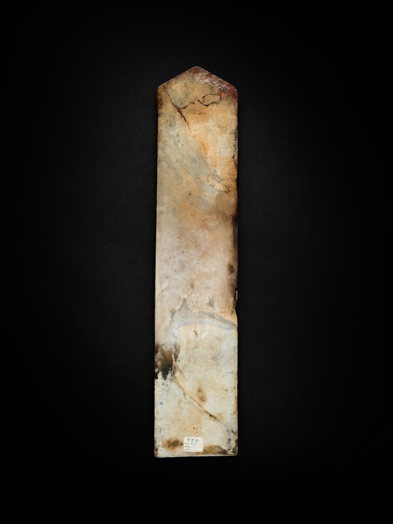 灰玉圭 | A CALCIFIED GREYISH-BROWN JADE TABLET, GUI - 图4
