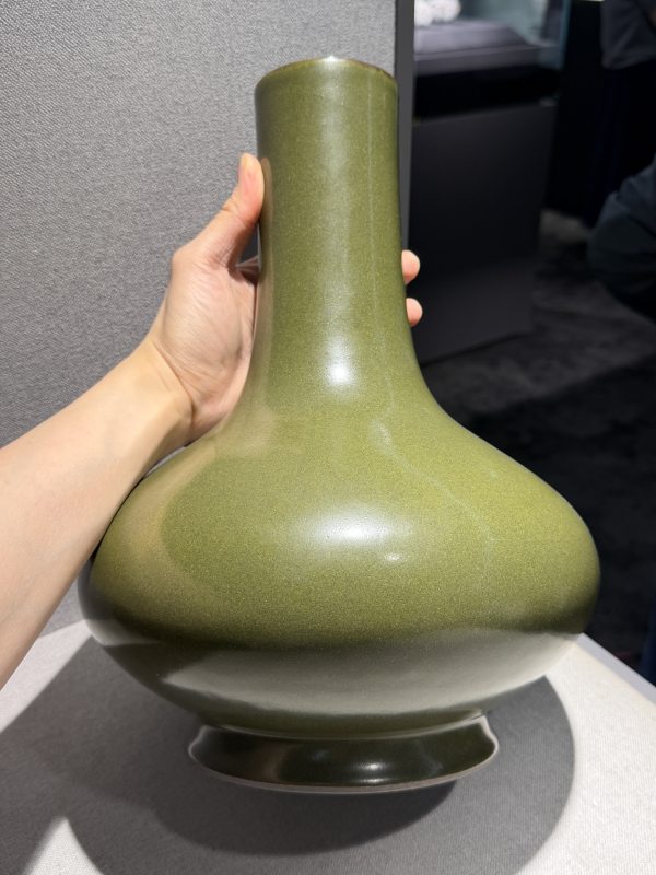 清乾隆 蟹甲青釉荸荠瓶 - 图5