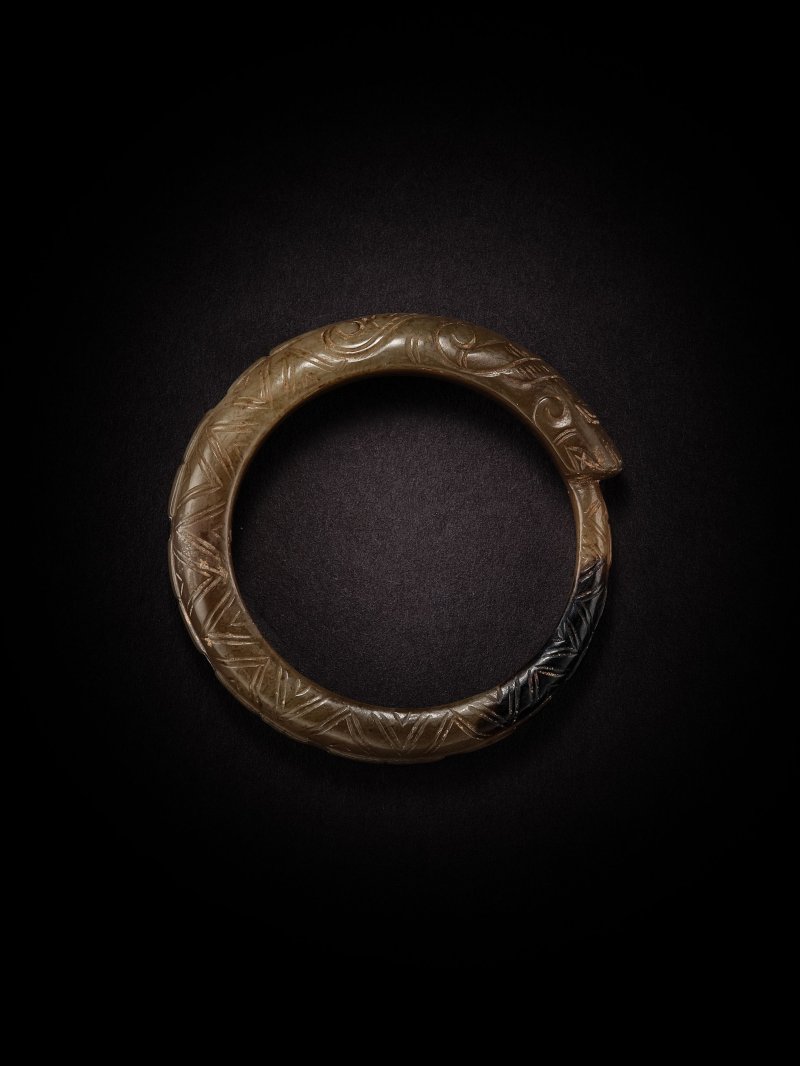 明　玉咬尾龍環 | A JADE 'DRAGON' RING - 图5