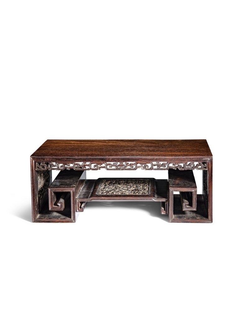 清十九世紀　紫檀書卷式座 | A CARVED ZITAN SCROLL-FORM STAND - 图5