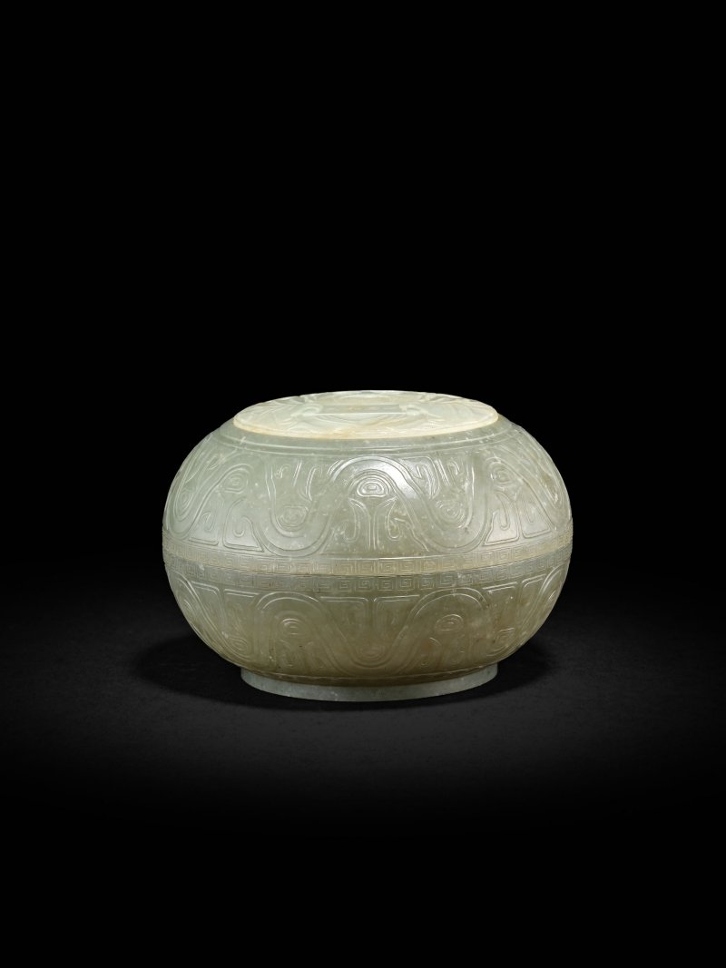 清　青玉圓蓋盒 | A PALE GREEN JADE CIRULAR BOX AND COVER - 图6