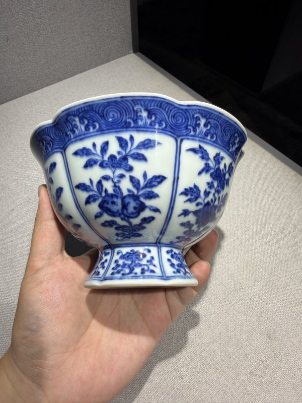 清雍正 青花折枝花卉纹花口高足碗 - 图7