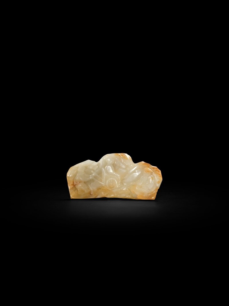 清十八世紀　青白玉帶皮雕鬼谷子下山圖筆山 | A PALE GREEN AND RUSSET JADE 'GUIGUZI' BRUSHREST - 图5