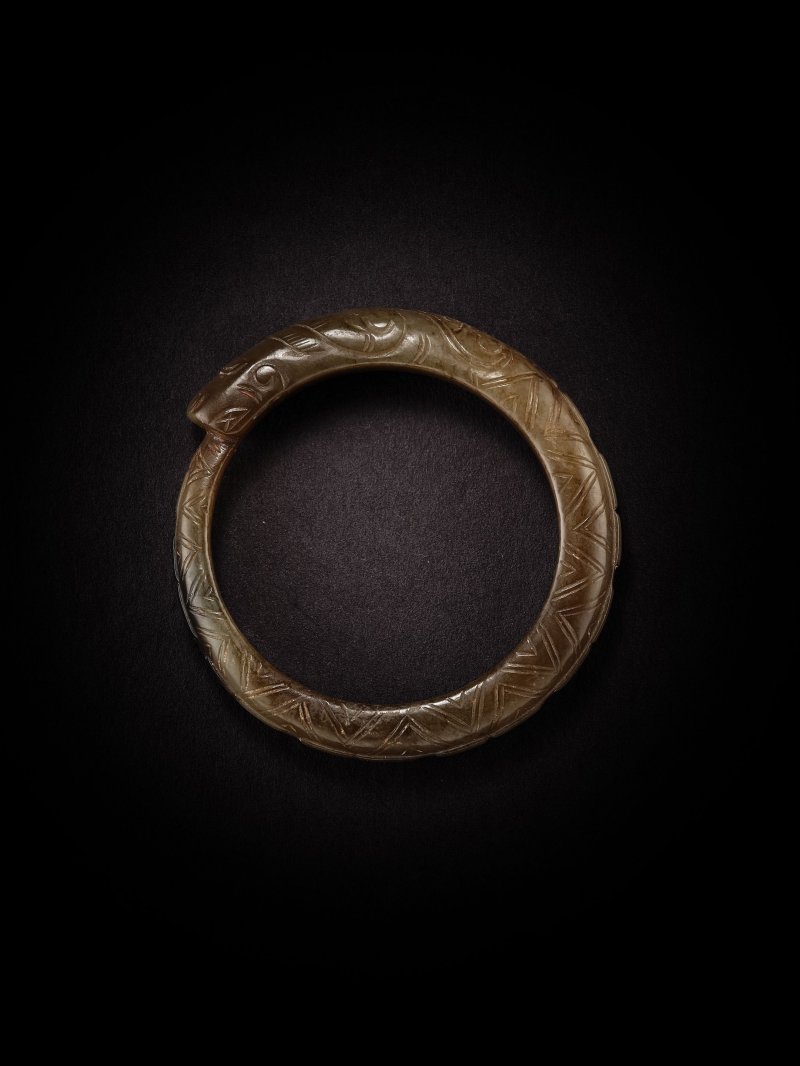 明　玉咬尾龍環 | A JADE 'DRAGON' RING - 图6
