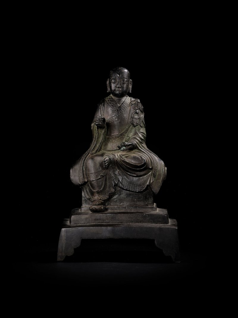 唐及更晚 銅鎏金觀音像、銅觀音坐像、銅觀音立像及銅地藏菩薩坐像 一組四件 | FOUR BRONZE AND GILT-BRONZE BUDDHIST FIGURES - 图8