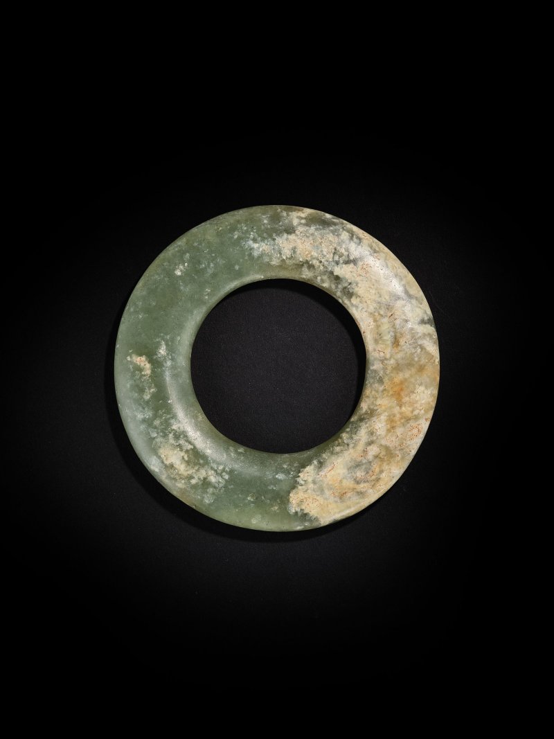 青玉素面環 | A PALE GREEN JADE RING - 图3