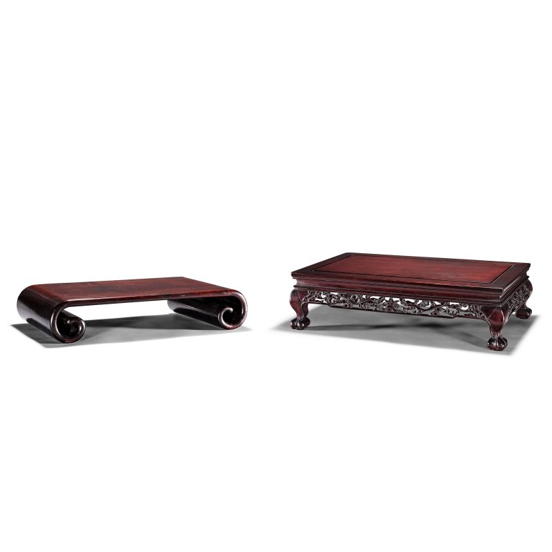 硬木書卷式几 及 硬木龍紋炕几式座 | A HARDWOOD SCROLL-FORM STAND AND A CARVED HARDWOOD 'DRAGON' STAND