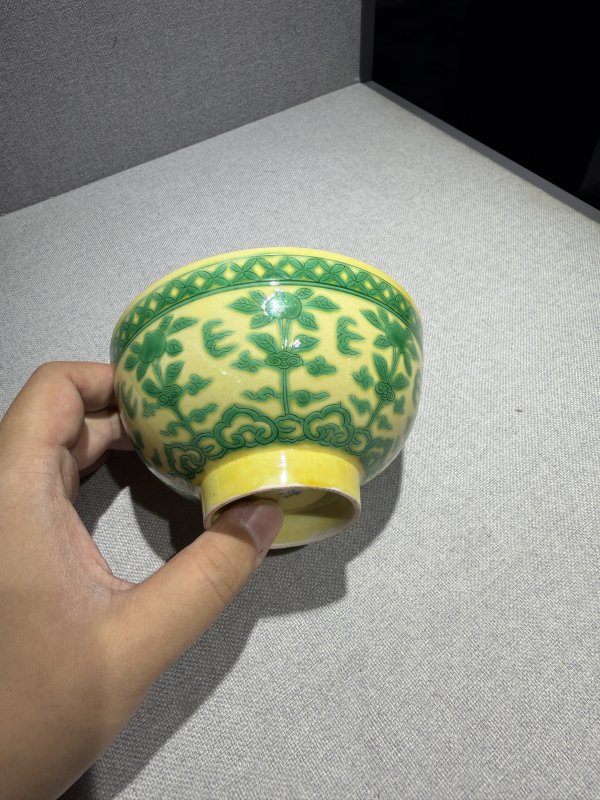 清康熙 黄地绿彩缠枝寿纹碗 - 图5