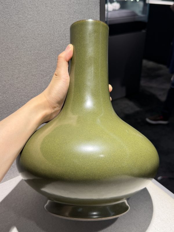 清乾隆 蟹甲青釉荸荠瓶 - 图7