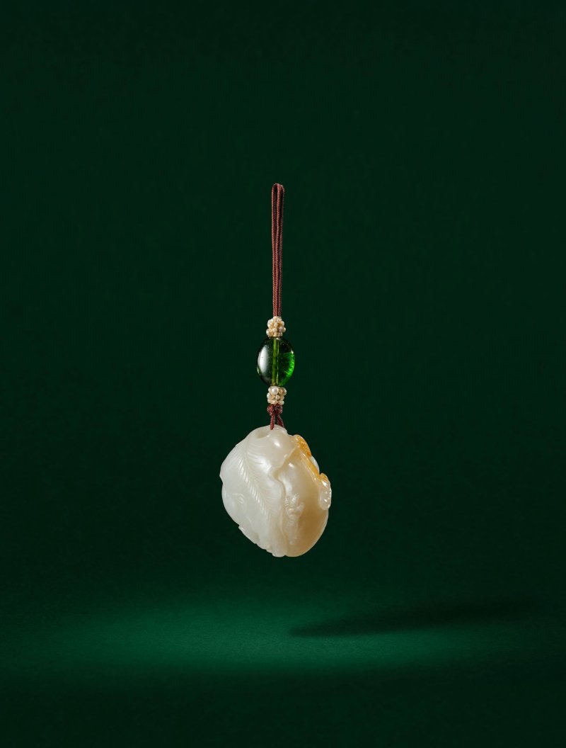 清十八世紀　白玉帶皮「平安如意」紋珮 | A FINE WHITE AND RUSSET JADE 'PAIR OF QUAIL' PENDANT - 图2