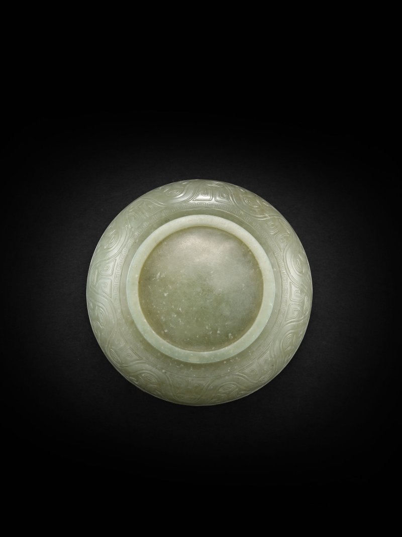 清　青玉圓蓋盒 | A PALE GREEN JADE CIRULAR BOX AND COVER - 图8