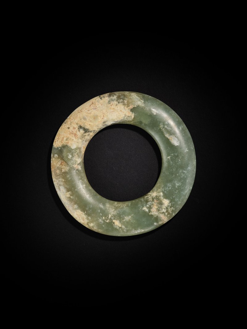 青玉素面環 | A PALE GREEN JADE RING - 图4