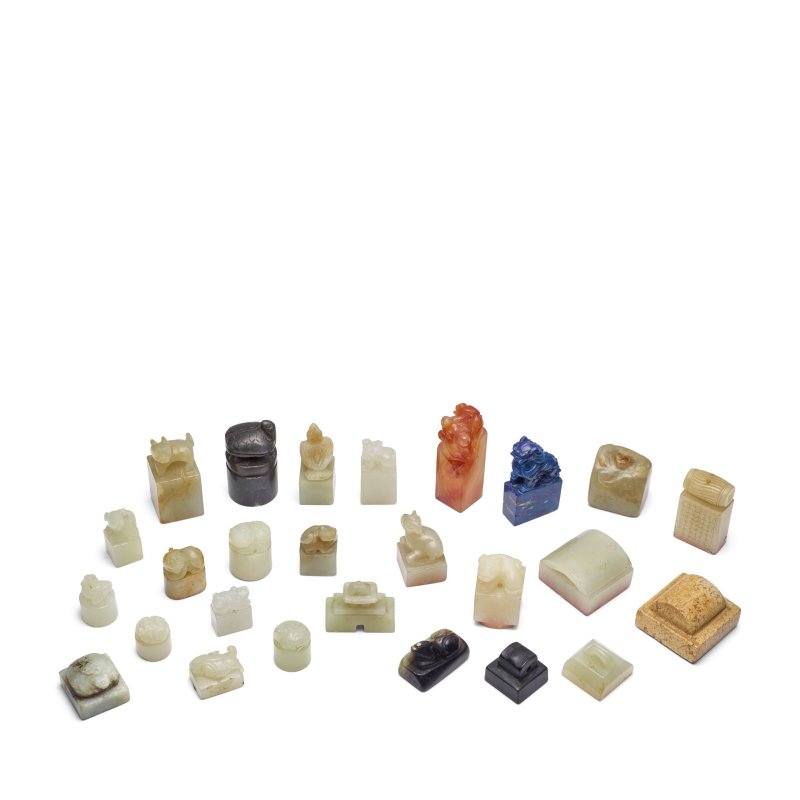 二十世紀 小玉石印二十六枚 | TWENTY-SIX MINIATURE JADE AND HARDSTONE SEALS