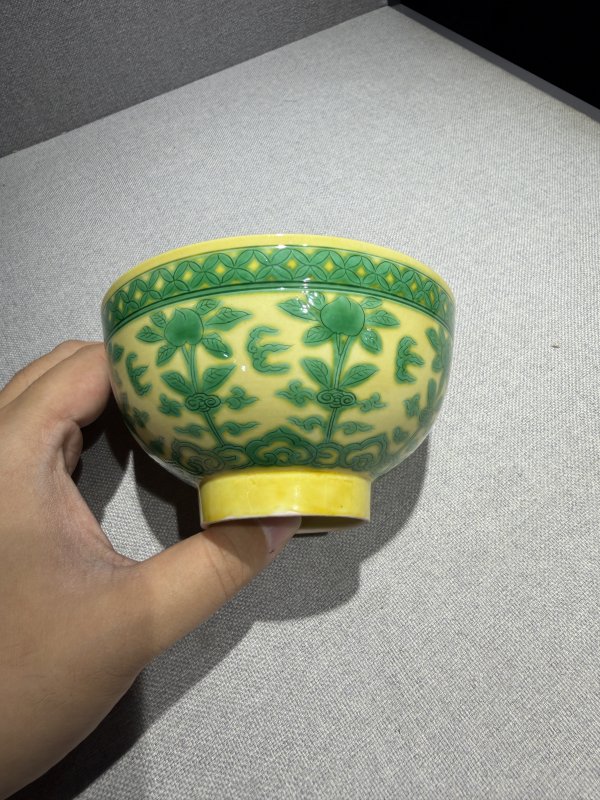 清康熙 黄地绿彩缠枝寿纹碗 - 图6