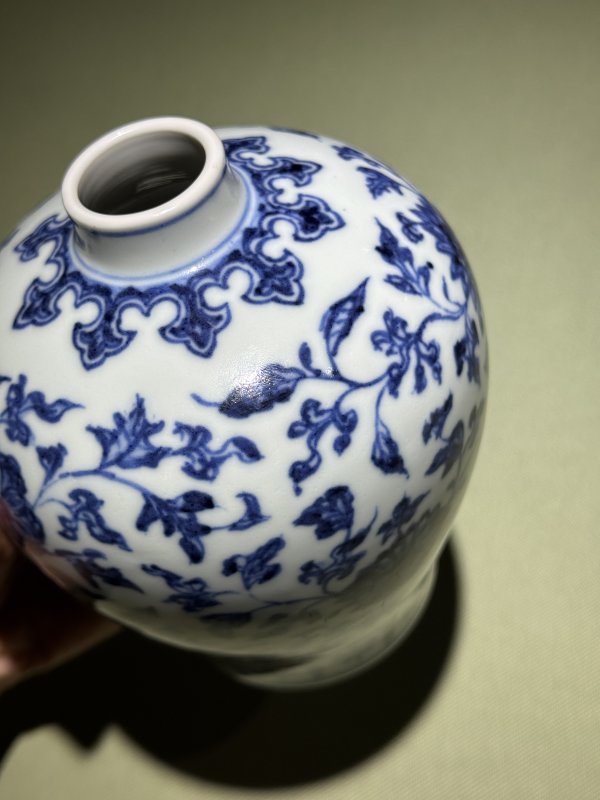 清雍正 御制仿宣窑青花缠枝花卉纹茶叶罐 - 图18