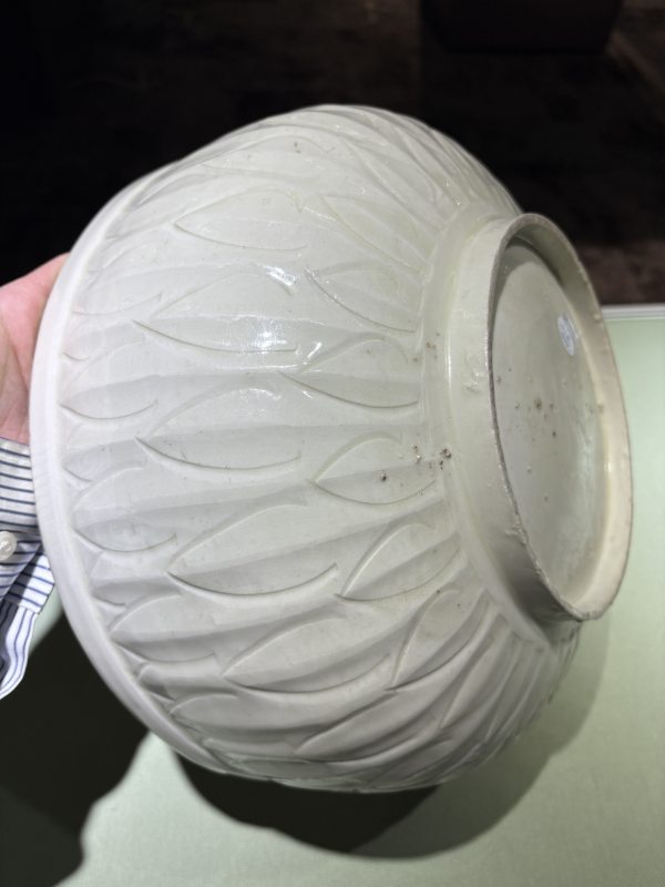 明 白瓷刻划鱼藻纹大钵 - 图11