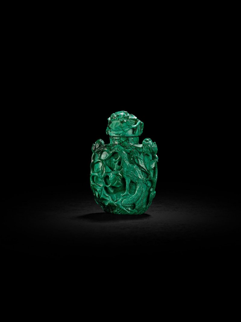 清/民國　孔雀石穿花鳳紋鼻煙壺 | A MALACHITE 'PHOENIX AND PEONY' SNUFF BOTTLE