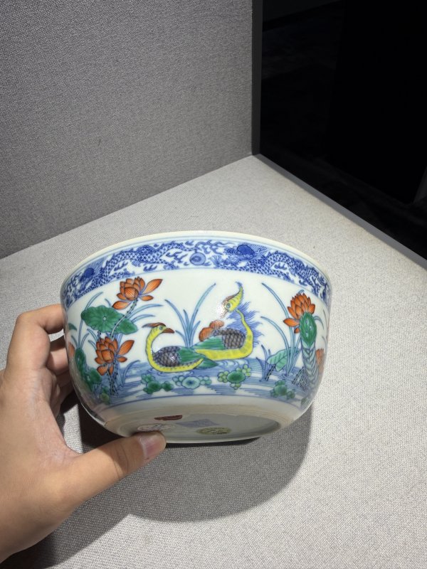 清道光 斗彩荷塘鸳鸯墩式碗 - 图5