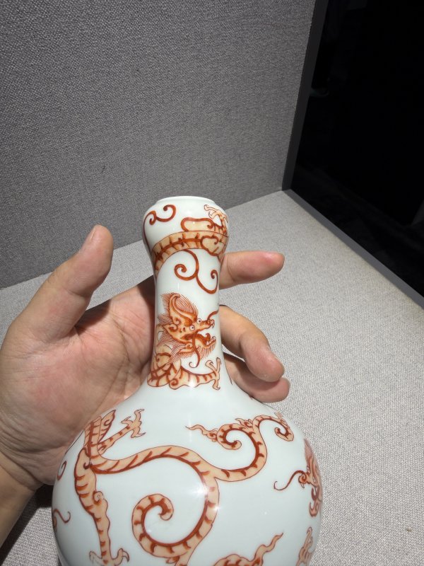 清雍正 矾红龙纹小蒜头瓶 - 图7