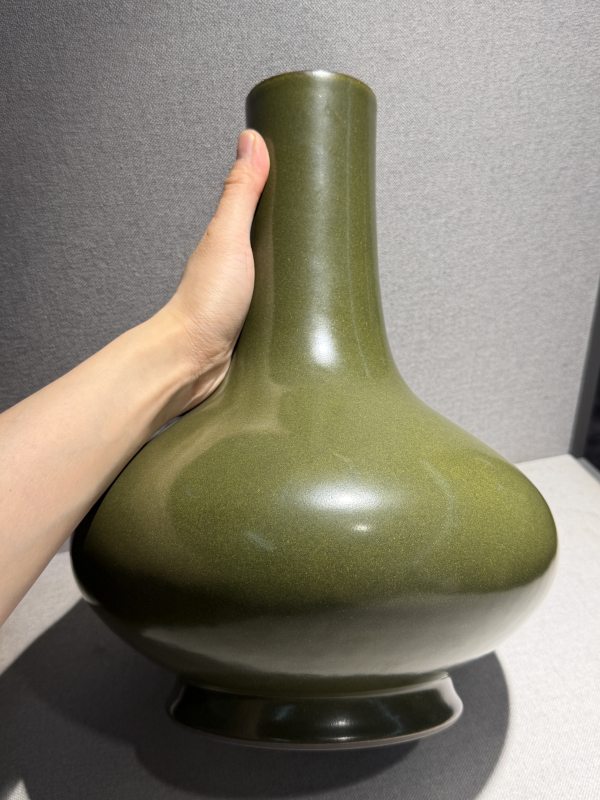 清乾隆 蟹甲青釉荸荠瓶 - 图8