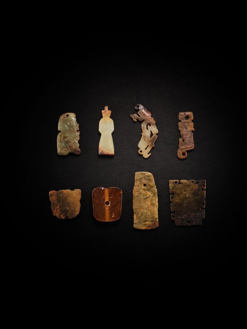 ⻄周及更晚　玉飾件⼀組八件 | A GROUP OF EIGHT JADE ORNAMENTS - 图4