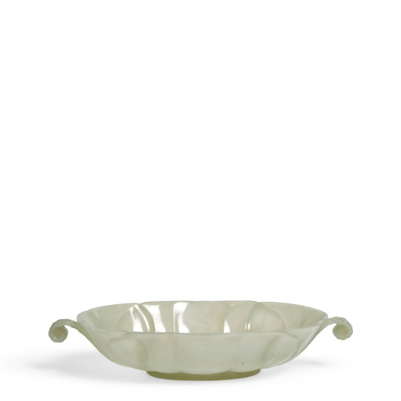 二十世紀 蒙兀兒式青玉雙耳葵花形長盤 | A MUGHAL-STYLE CELADON JADE OVAL MELLOW-FORM DISH WITH LEAF HANDLES - 图3