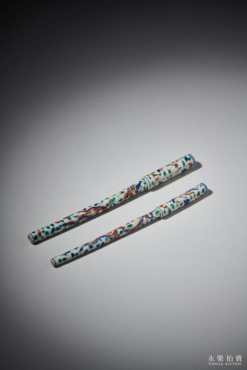 明万历 青花五彩龙凤纹笔管连帽（一对） - 图7
