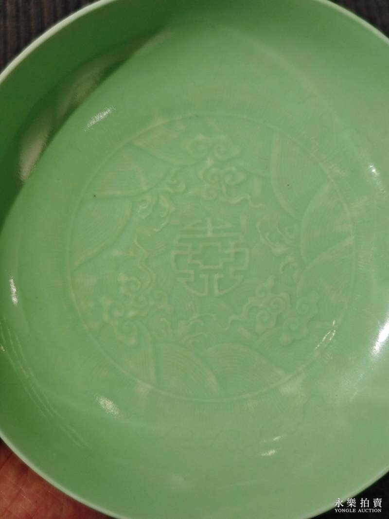 清雍正 御制果绿釉暗花福山寿海图盘 （一对） - 图8