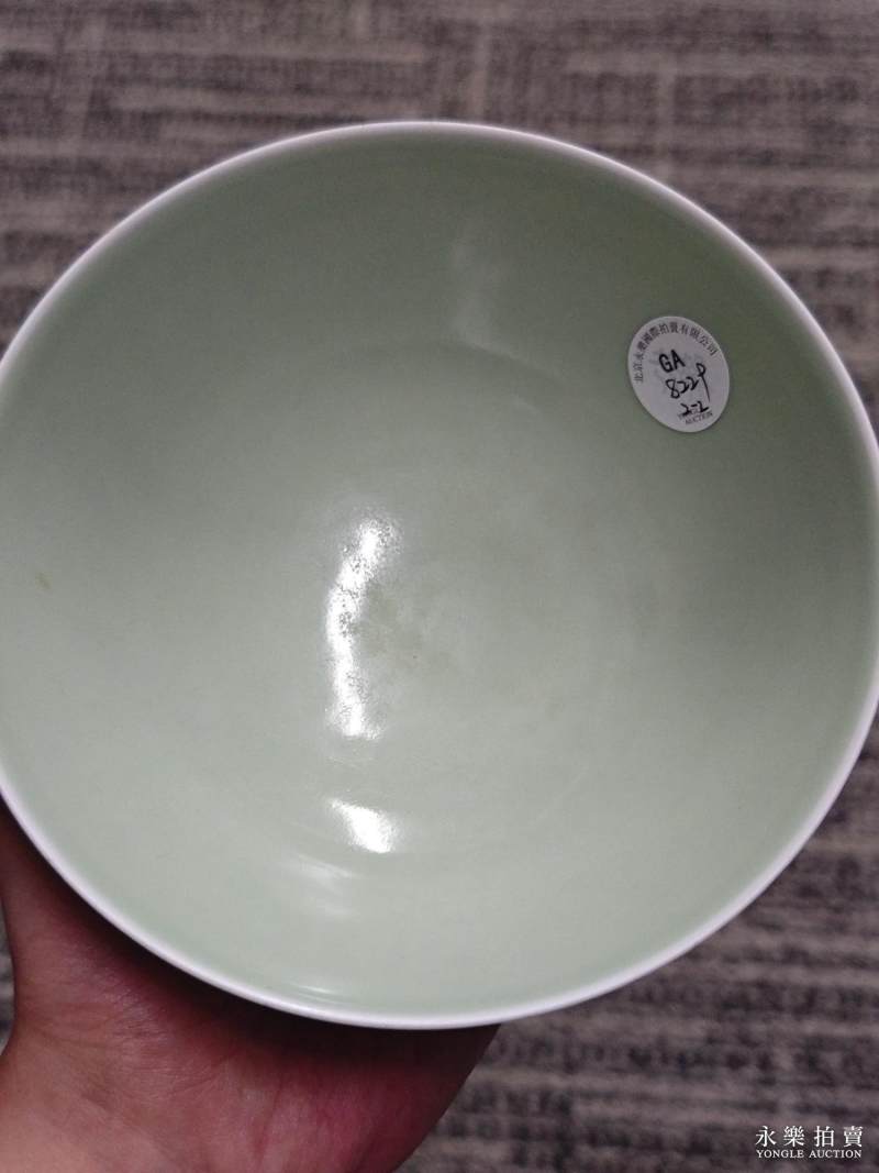清嘉庆 豆青釉暗刻皮球花纹碗（一对） - 图13