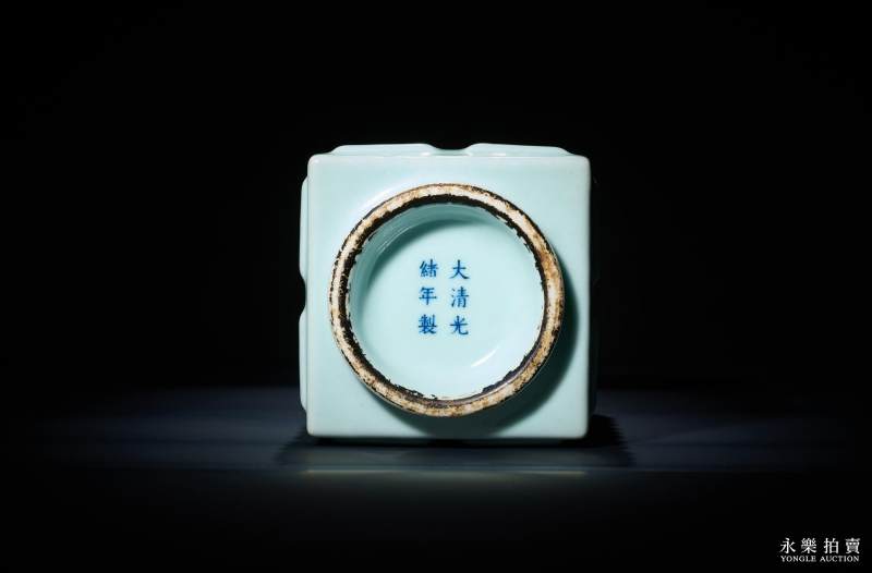 清光绪 粉青釉八卦琮式瓶 - 图6