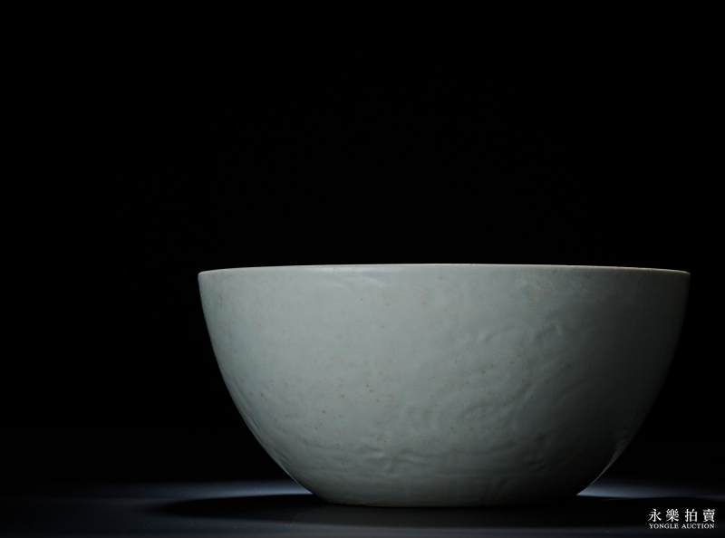 明宣德 白釉暗刻龙纹钵 - 图6